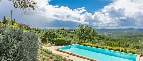 Nuage, Ciel, Plante, L'Eau, Propriété, Paysage Naturel, Piscine, Végétation, Lot Terre, Arbre