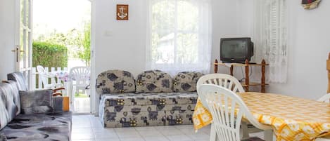 Mueble, Propiedad, Mesa, Sofá, Marco, Ventana, Textil, Encendiendo, Decoración, Edificio