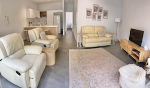 Lounge 1
