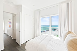 Guest bedroom.
