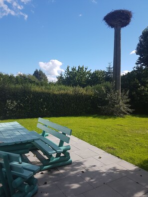 Terrasse mit Storchennest 