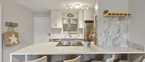 Full size breakfast bar for family meals.