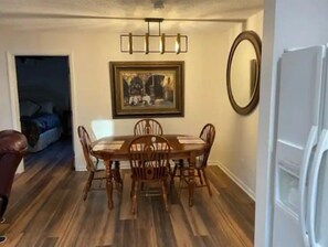Dining room table seats 4 to 6 people