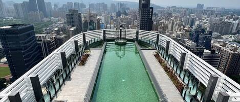 Te swimming pool on the top floor is open in summer: 04/01~10/31