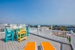 exterior - Beautiful rooftop deck with panoramic views!