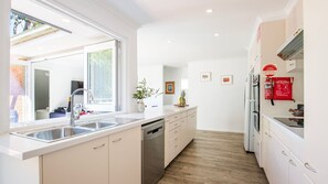 Latitude South Coast - accommodation jervis bay kitchen