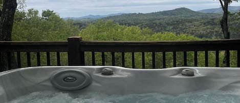 Hot Tub with amazing views!