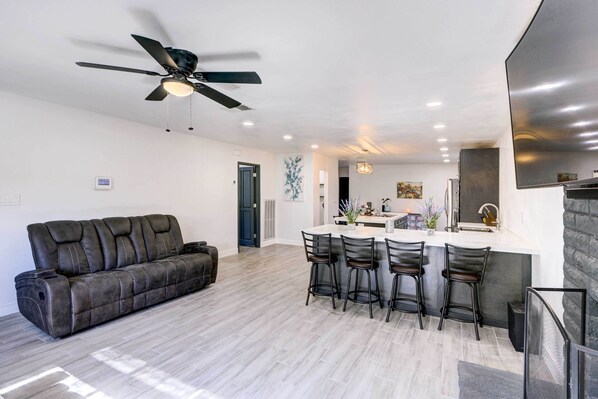 Las Vegas Vacation Rental | 3BR | 2BA | Step-Free Access | 1,407 Sq Ft