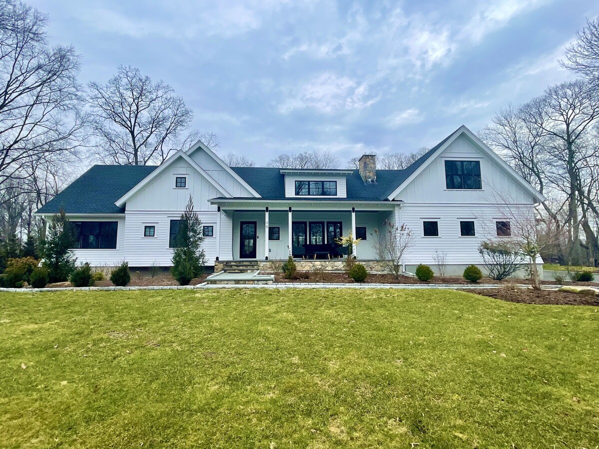 Private Oasis in Westport with heated pool!