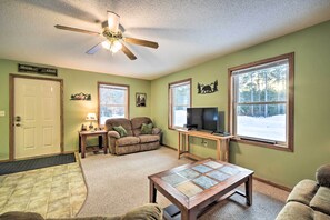 Living Room | Flat-Screen TV | DVD Player