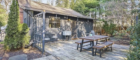 Birdie Cottage has great outside space with a back deck with outdoor dining and a BBQ grill