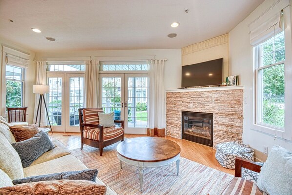 Aqua Essence has a cozy living room with flat screen TV and seasonal gas fireplace