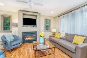 Wonderful living room with fireplace, flat screen TV, and sofa sleeper