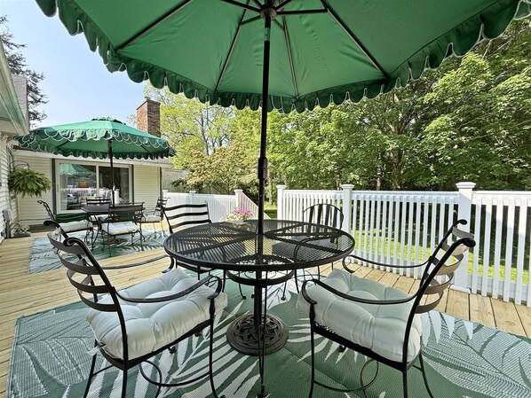 Outdoor dining