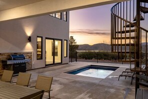 Courtyard Views