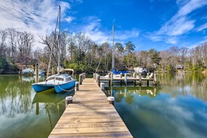 Boat Dock | 4 Kayaks