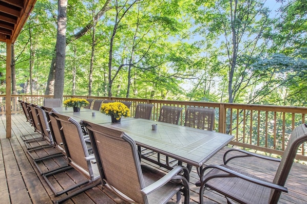 Expansive deck with outdoor furniture at Pleasant Memories
