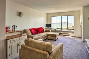 Living Room | Free WiFi