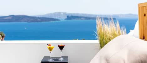Amazing Santorini Villa | Blue Horizon Villa | 1 Bedroom | Outdoor Plunge Pool & Caldera View | Oia