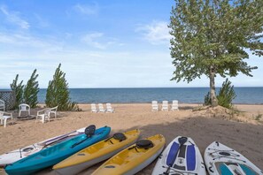 Bon fire pit, kayaks, sandy beach and more!
