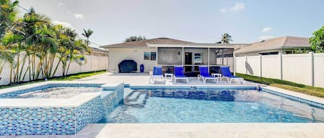 Naples Vacation Rental | 2BR | 2BA | 1,300 Sq Ft | 1 Step Required to Access