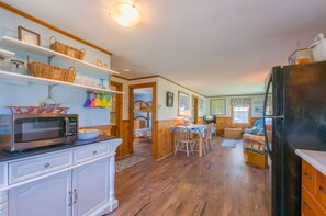 Entry into kitchen