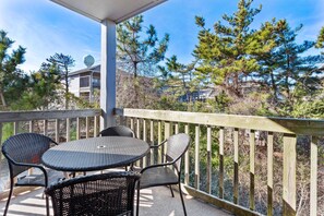 The Mellow Mahi: Covered Deck w/Outdoor Dining Table