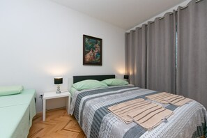 Schlafzimmer 1