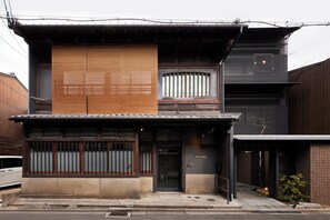 施設の正面