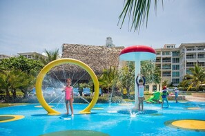 Ellos también tienen opciones para disfrutar!/They also have options to have fun!