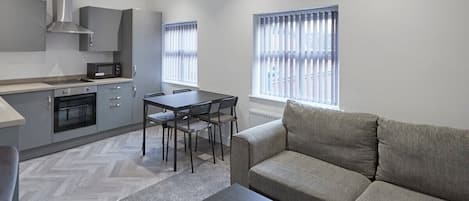 Apartment 4, Loftus - Host & Stay