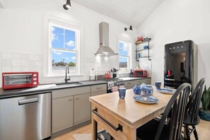 Full Upgraded Kitchen and Dining Area with Stainless Steel Appliances