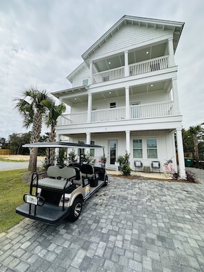 Golf cart avaiLable for ease of beach transport, ask host for details o