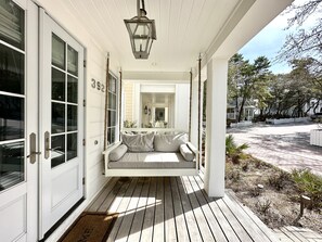 FRONT PORCH ALTERNATE VIEW