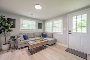 Living Room (2)