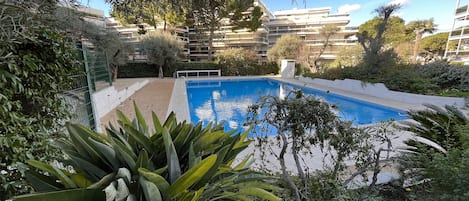 Large pool shared by the Mas de Tanit apartment building. Open during the summer