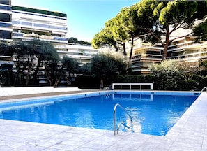 Large pool shared by the Mas de Tanit apartment building. Open during the summer