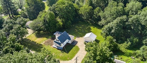 Stones Throw Bungalow - Surrounded by 7 acres of beautiful wooded property