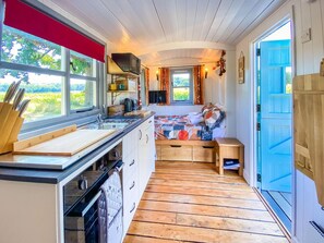 The Hideaway Hut - 1 Bed Shepherds Hut - Hereford (2553)