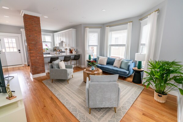 Newly renovated apartment with gorgeous hardware floors. 