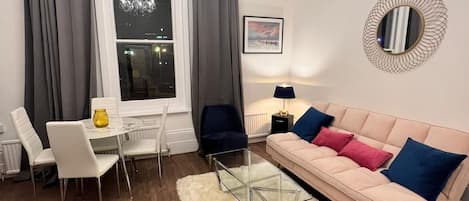 Living Room / Lounge