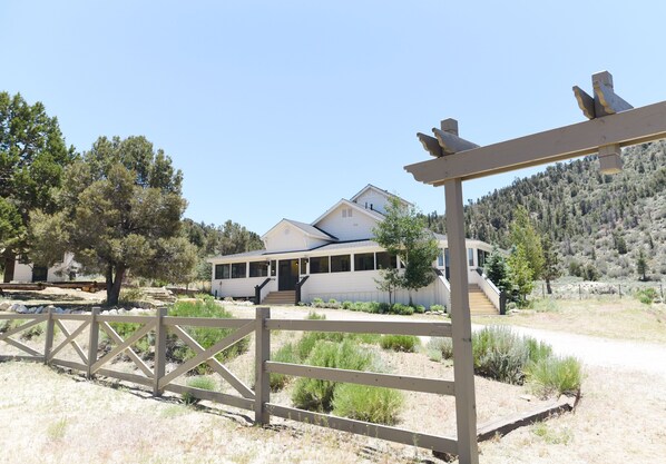 Private farmhouse on 3.5 acres 