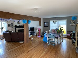 Efficient home close to parks, beach, Tweed and Yale