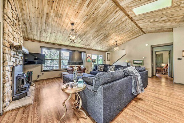 Ruidoso Vacation Rental | 3BR | 2.5BA | 2 Steps Required to Access | 2,100 Sq Ft