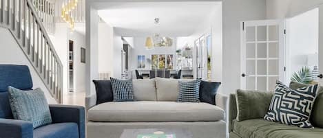 Living room space with plenty of seating for your group :)