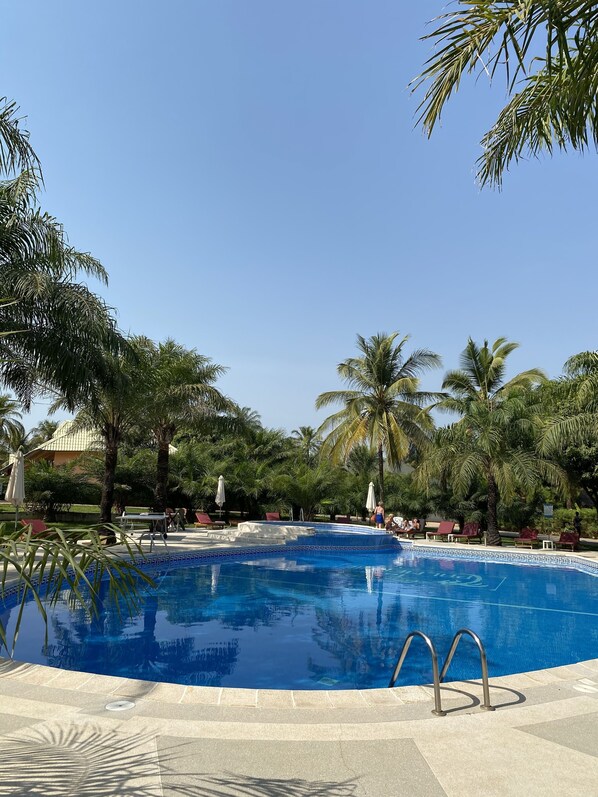 Private pool available from sunrise to sunset at La Palmeraie residence 