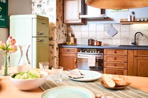Stilvolle Ferienwohnung, 75qm für 2 Personen am Chiemsee-Küche - voll ausgestattet
