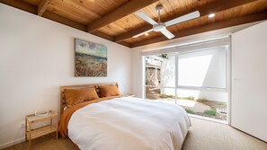 Master Bedroom with queen bed and ensuite 