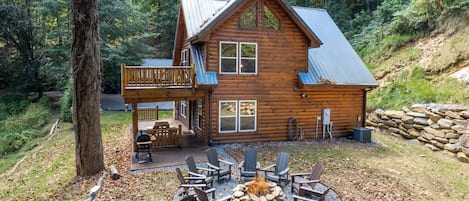 Barefoot's Nantahala - Firepit - Exterior view showing firepit with plenty of seating