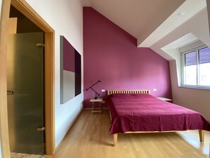 Schlafzimmer 1